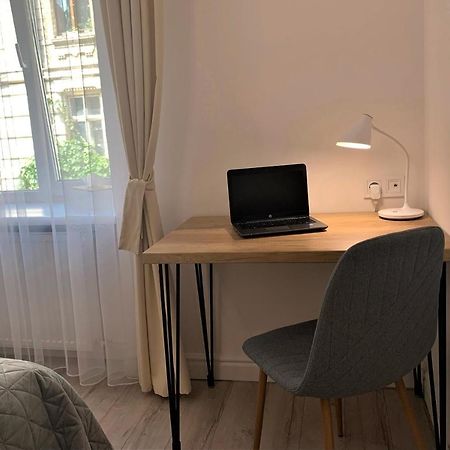 Iris Apartment On Popovich リヴィウ エクステリア 写真