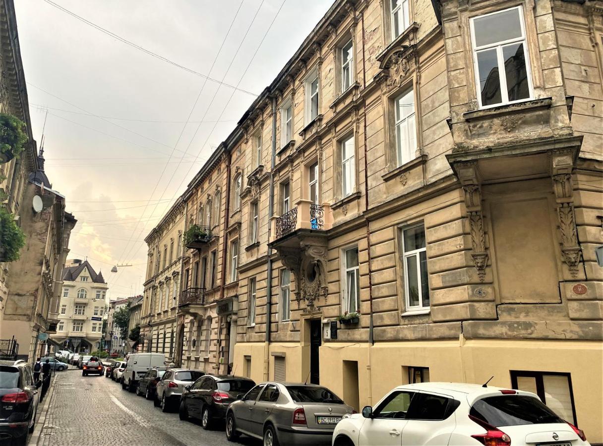 Iris Apartment On Popovich リヴィウ エクステリア 写真
