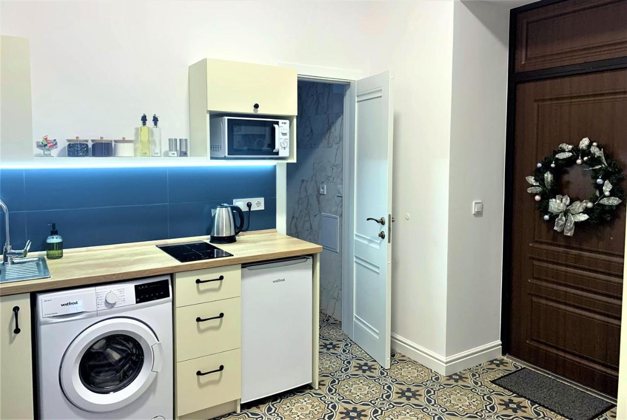 Iris Apartment On Popovich リヴィウ エクステリア 写真