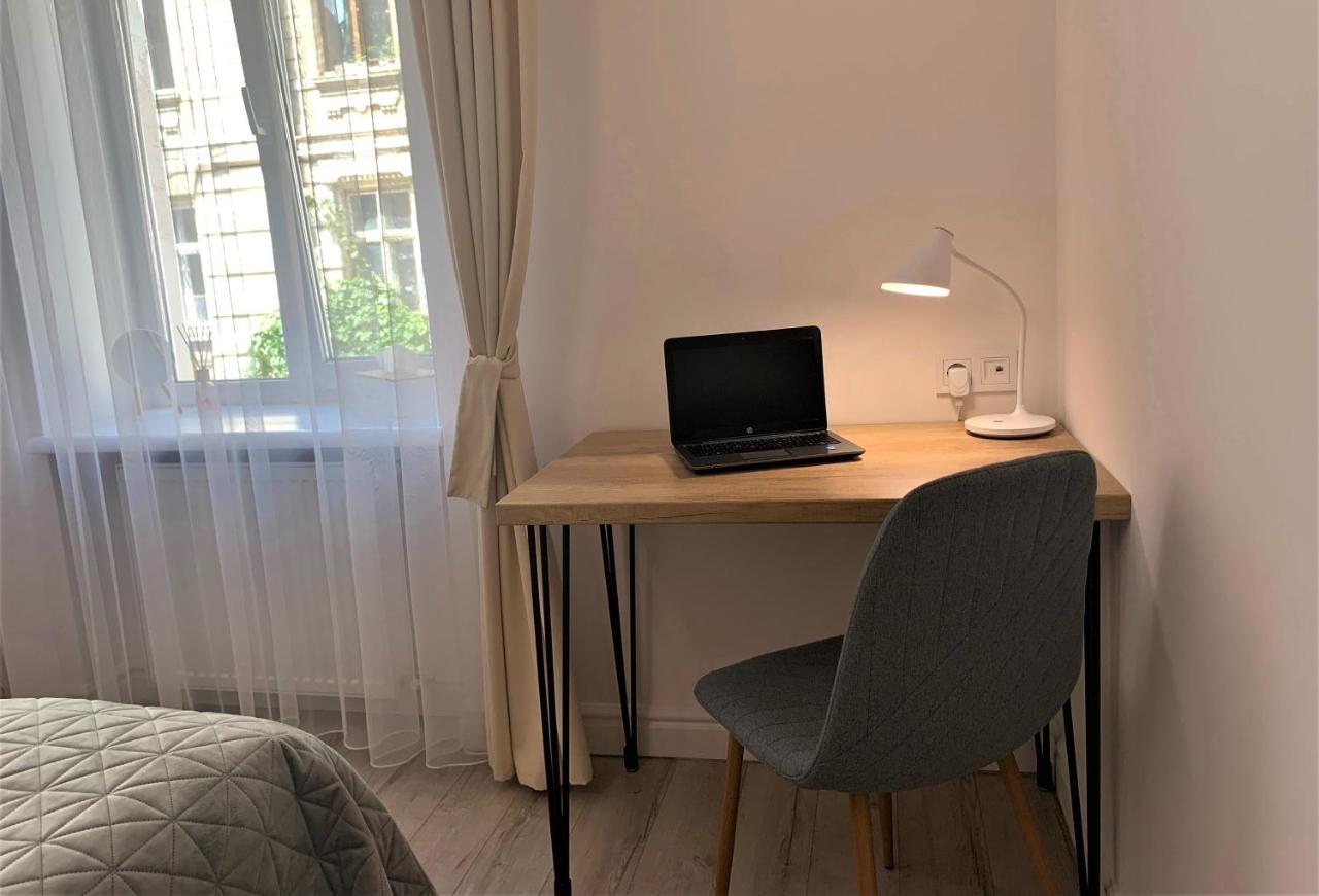 Iris Apartment On Popovich リヴィウ エクステリア 写真