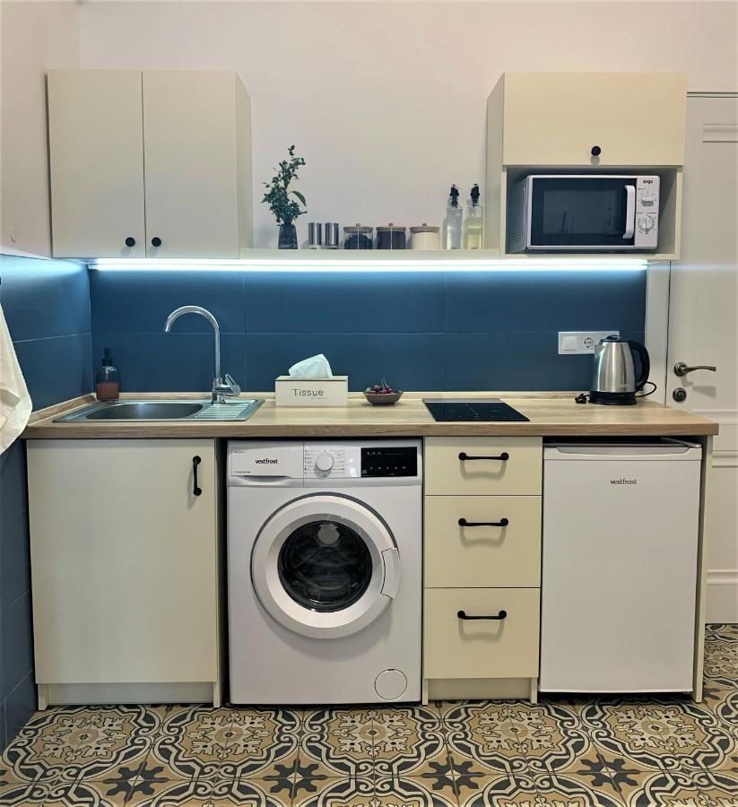 Iris Apartment On Popovich リヴィウ エクステリア 写真