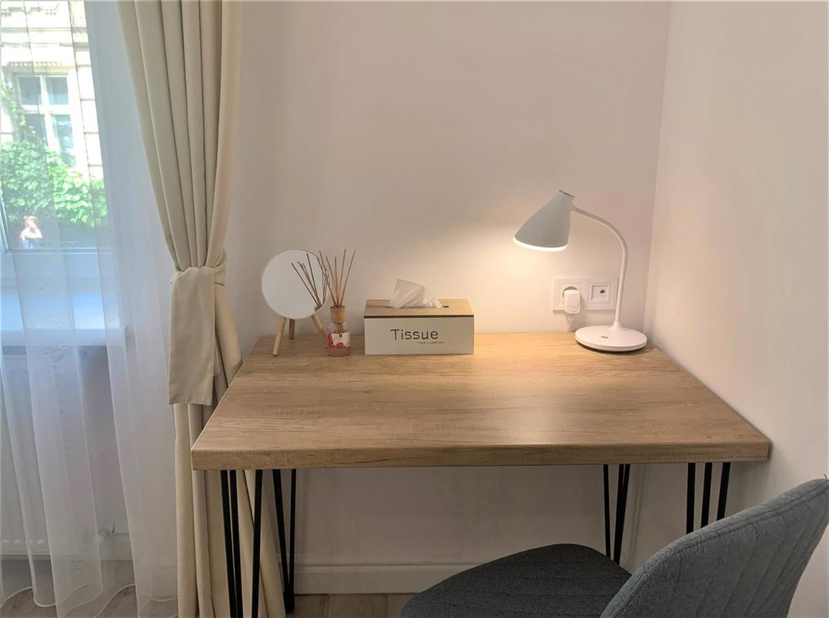 Iris Apartment On Popovich リヴィウ エクステリア 写真