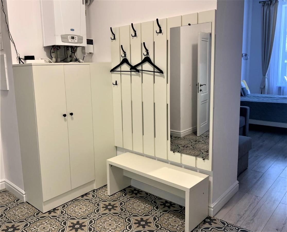 Iris Apartment On Popovich リヴィウ エクステリア 写真