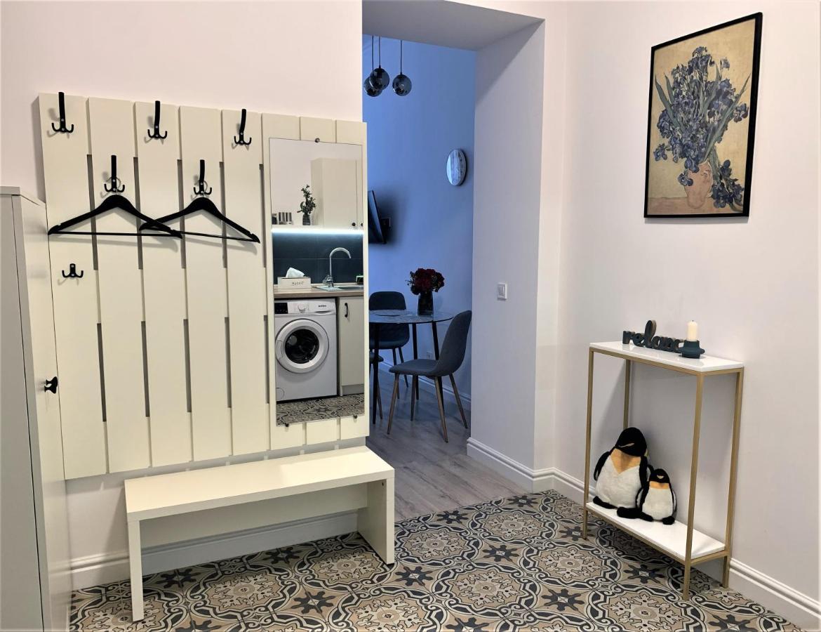 Iris Apartment On Popovich リヴィウ エクステリア 写真