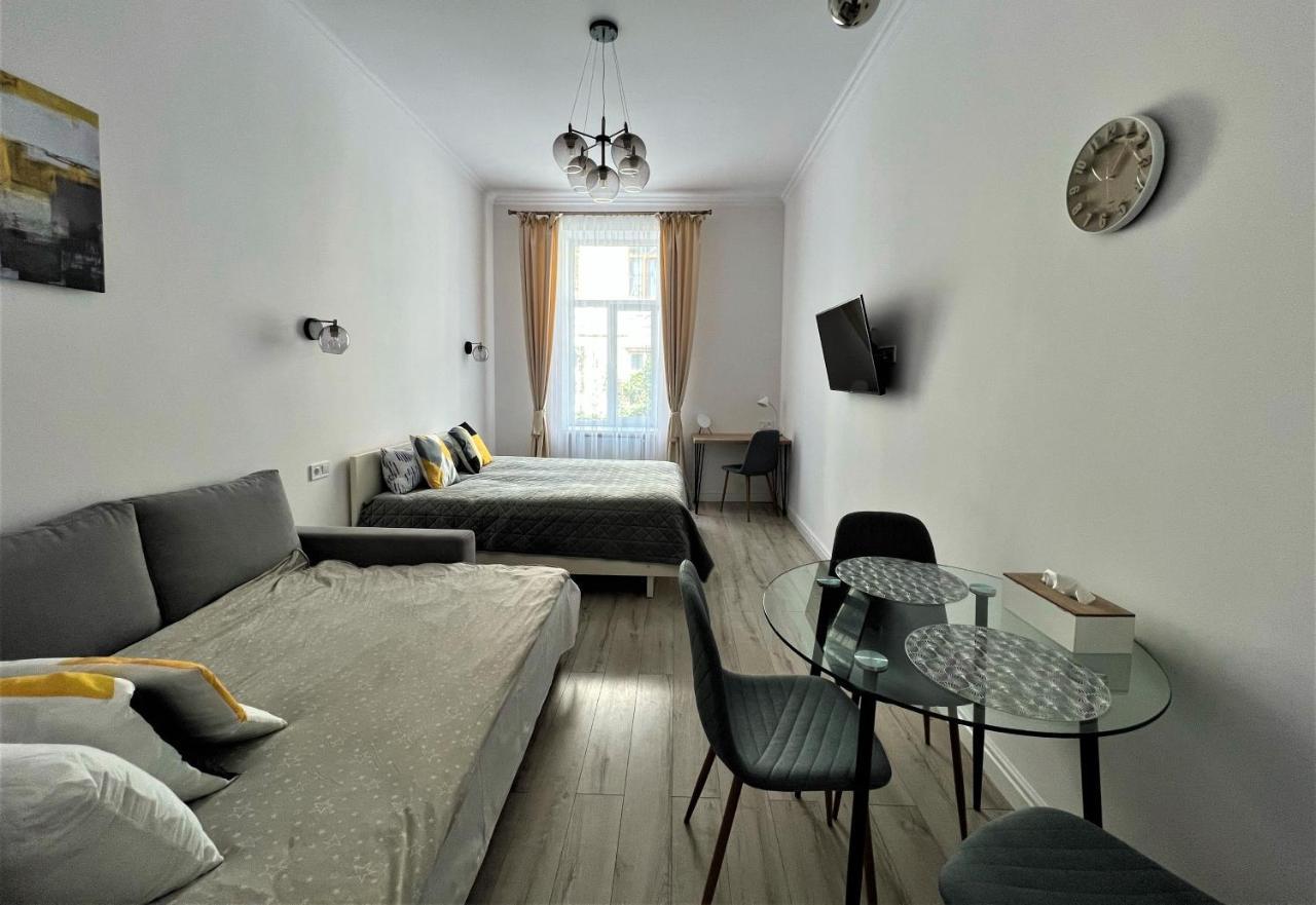 Iris Apartment On Popovich リヴィウ エクステリア 写真